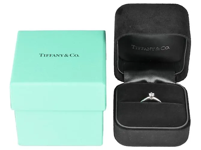 Anillo de banda de diamantes Tiffany & Co. 