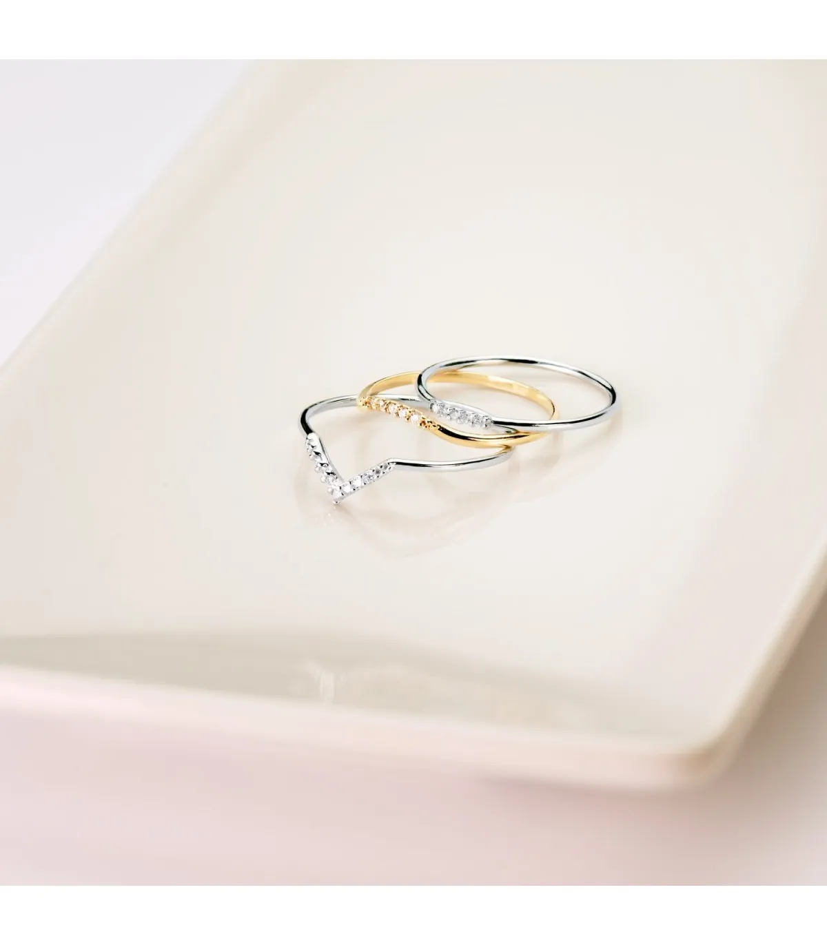 Anillo Hepburn Oro Blanco 18K Diamantes 0.025 Qts.