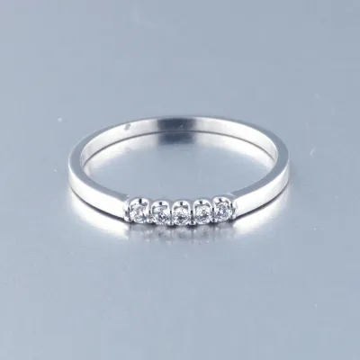 Anillo Oro Blanco con 5 Diamantes 0.10qtes