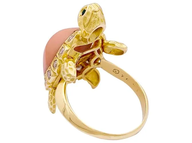 Autre Marque Anillo Van Cleef & Arpels, "Tortue", oro amarillo, diamantes, coral. 