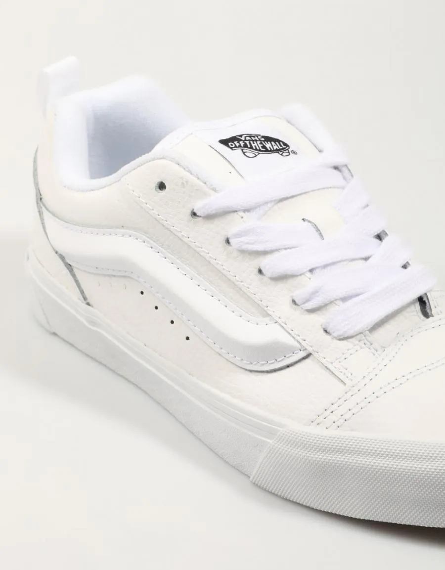  baskets VANS Knu Skool en Blanc 84313