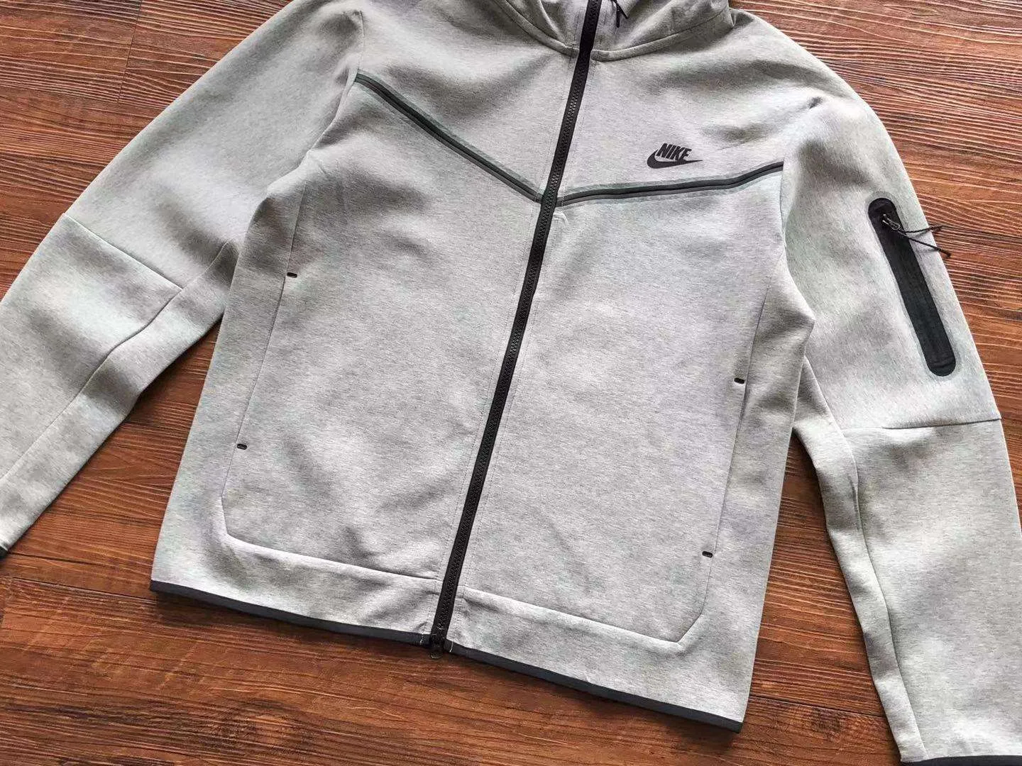 Conjunto de Chándal Nike Tech Fleece Gris