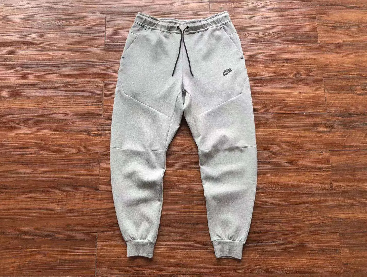 Conjunto de Chándal Nike Tech Fleece Gris