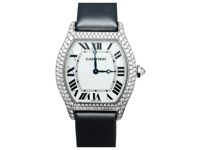 Reloj cartier, "Tortuga", en oro blanco, diamantes. 