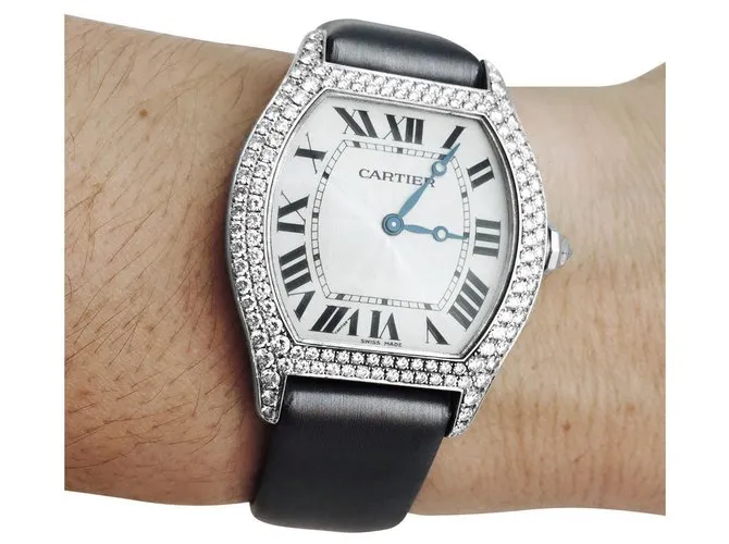 Reloj cartier, "Tortuga", en oro blanco, diamantes. 